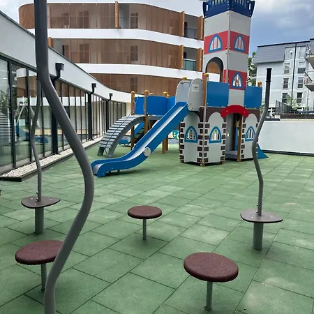 アパート Wakacyjny Baltic Waves - Taras 180 M2 ミエンジズドロイェ