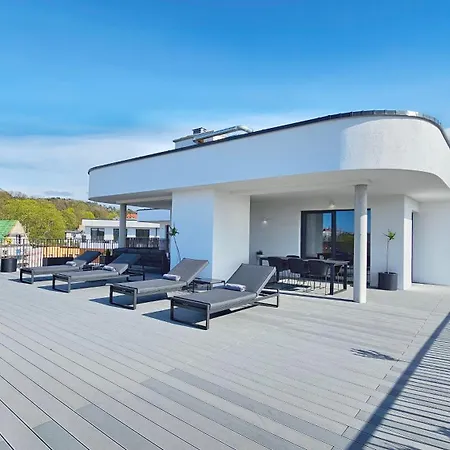 アパート Wakacyjny Baltic Waves - Taras 180 M2 ミエンジズドロイェ