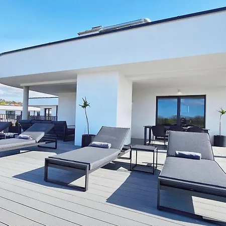 Wakacyjny Baltic Waves - Taras 180 M2 *