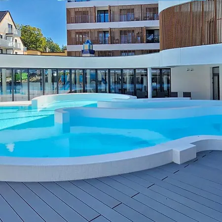 Wakacyjny Baltic Waves - Taras 180 M2 Apartment